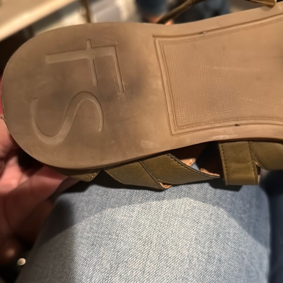 Franco Sarto Green Sandals for Chic Comfort - Picture 6 of 7